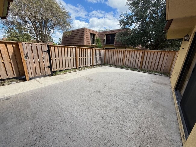 Building Photo - 2/2.5 Townhome in Central Orlando