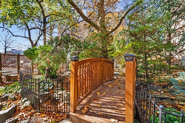 Building Photo - 201 Saint Pauls Ave