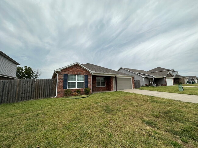 Building Photo - 1600 Scotland Dr