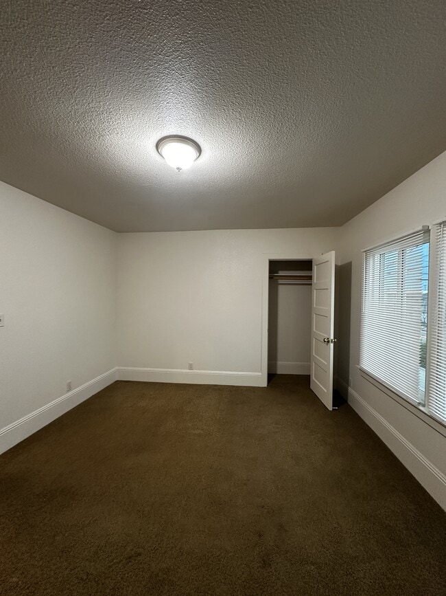 Building Photo - 2806 Adeline St