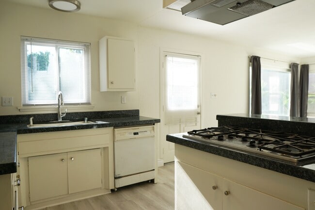 Building Photo - 39220 Karen St