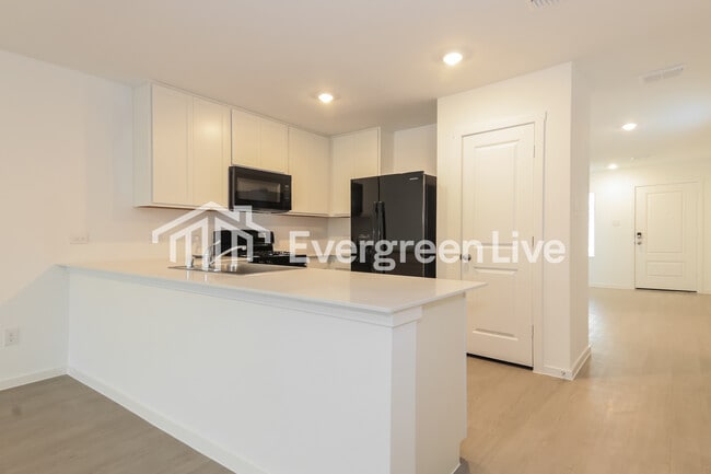 Building Photo - 1030 Raintree Rd