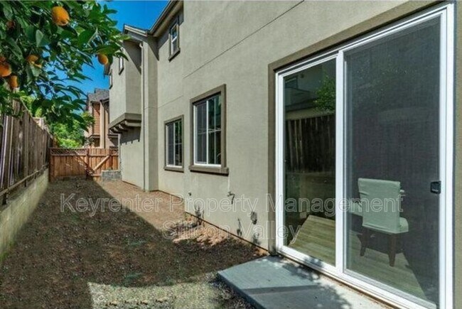 Building Photo - 1020 Skybo Ct