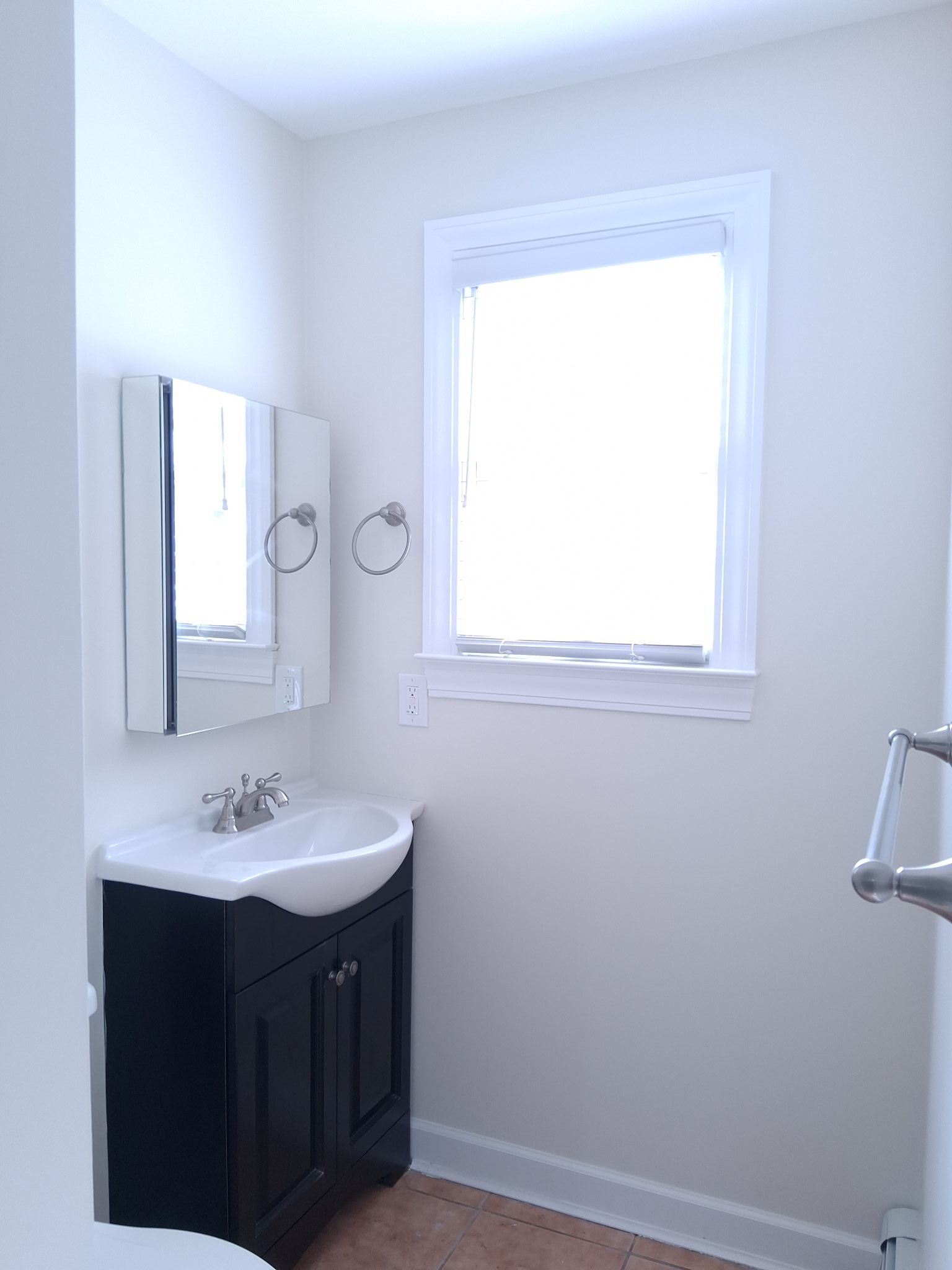 Building Photo - 34 Old East Neck Rd