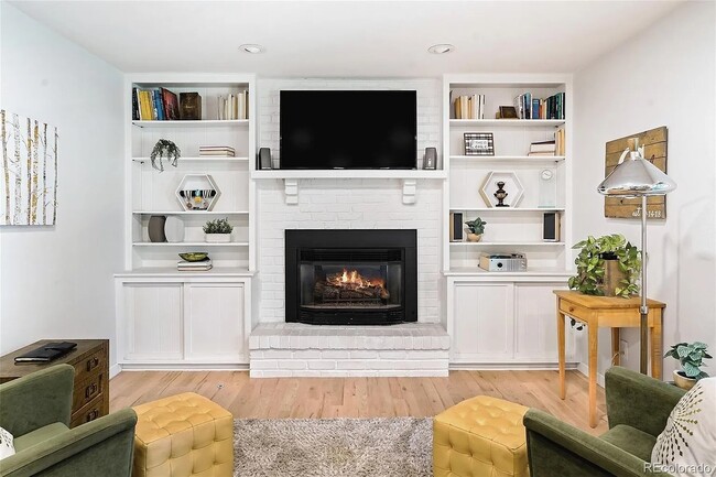 Building Photo - Gorgeous 4 bedroom modern home in Holly Hills