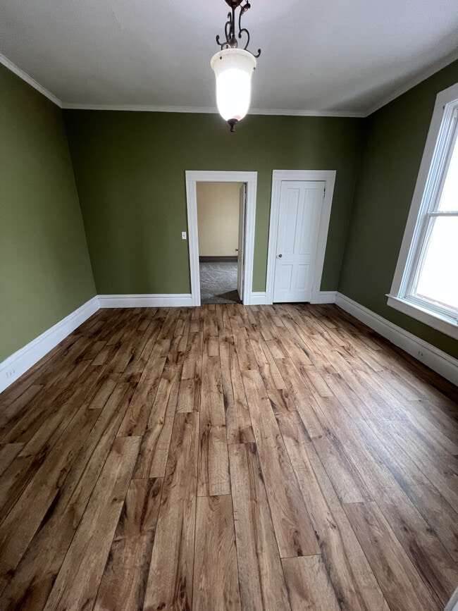 Building Photo - 1131 Main Street