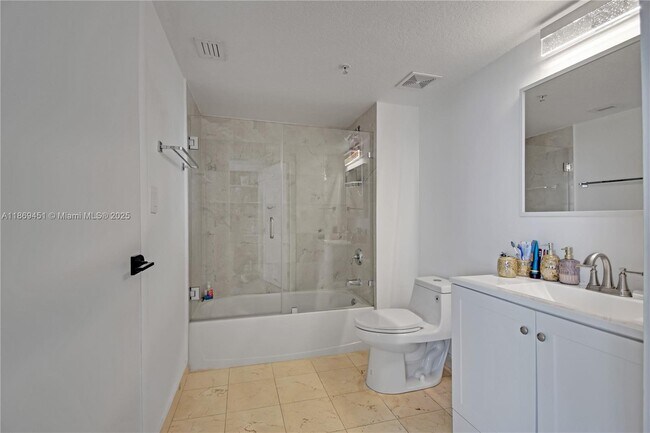 Building Photo - 1800 N Bayshore Dr