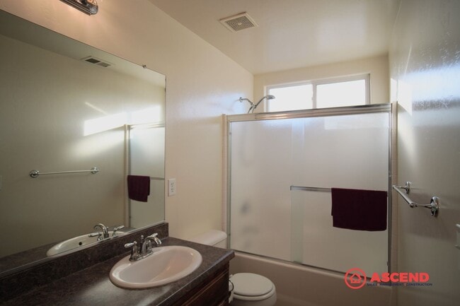 Building Photo - Stunning 2 Story Home!