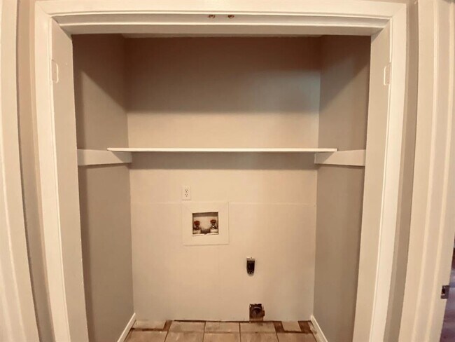 Building Photo - 12613 Tree Line Dr