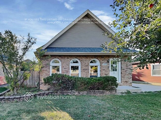 Building Photo - 10528 S 83rd Ave