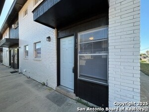 Primary Photo - 2802 Lasses Blvd