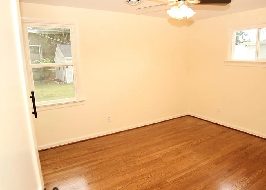Building Photo - 7966 Kenmore Dr