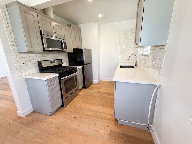 Building Photo - 360 Parkman Ave