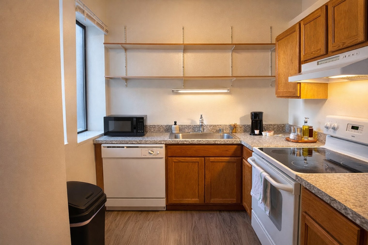 Building Photo - 823 N 2nd St