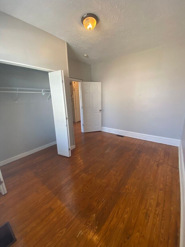 Building Photo - Two Bed/1Bath House