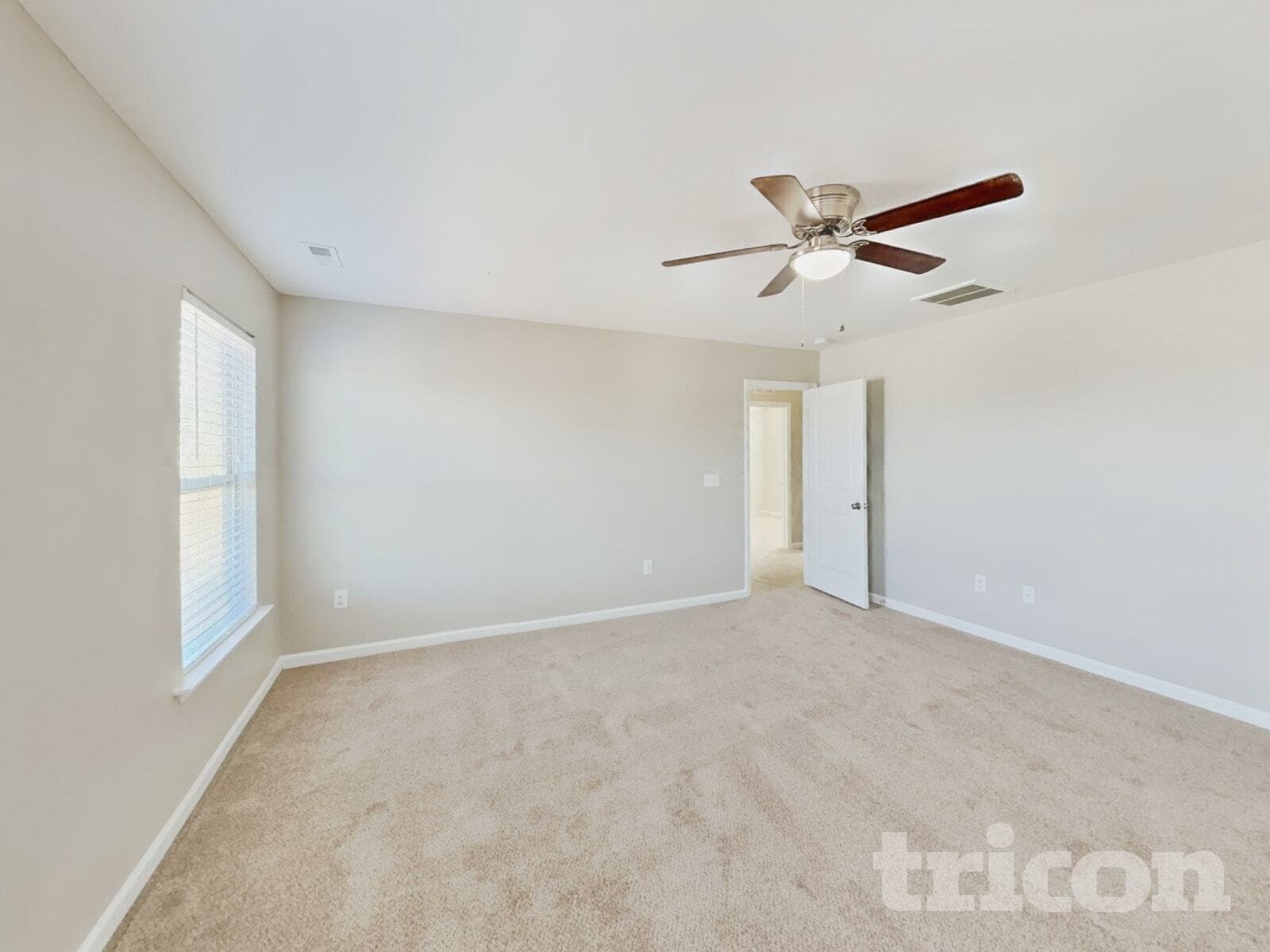 Building Photo - 978 Lakemont Dr