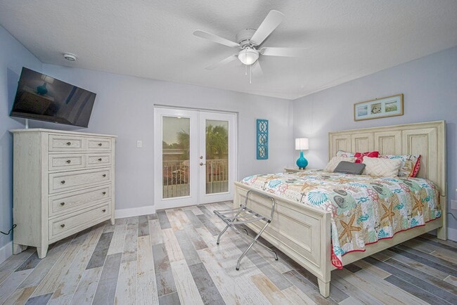 Building Photo - AVAILABLE MARCH 15TH 2026 -Downtown Flagler Beach Furnished 3 bedroom 1 bath!