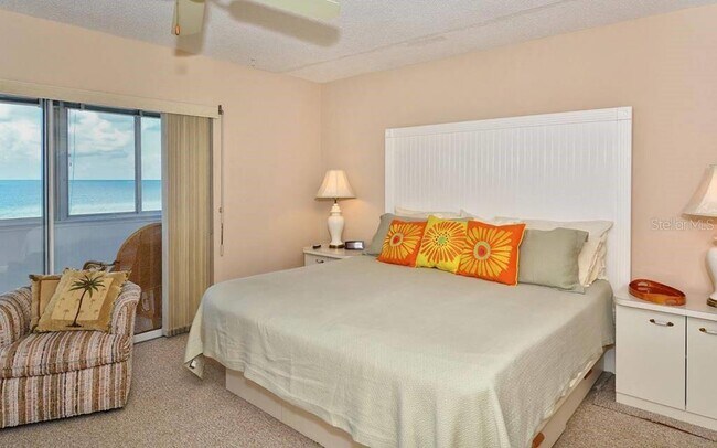 Building Photo - 1055 W Peppertree Dr