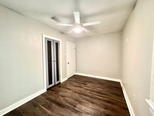Building Photo - 2428 Orpine Ave