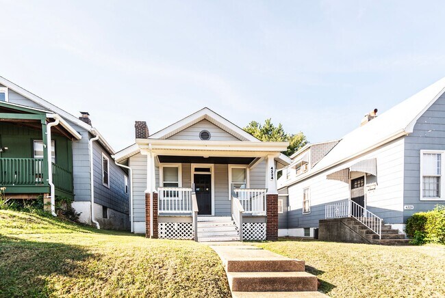 Building Photo - Beautiful Renovated 2 Bed 1 Bath Home