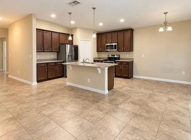 Building Photo - 466 W New England Dr