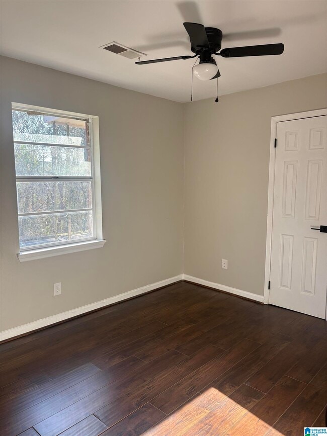 Building Photo - 8227 Country Cir