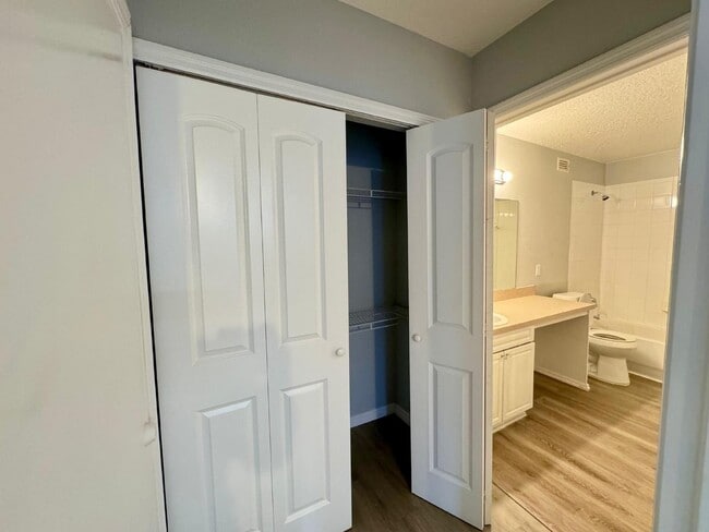 Building Photo - Cozy 1-Bedroom Townhouse in Davenport