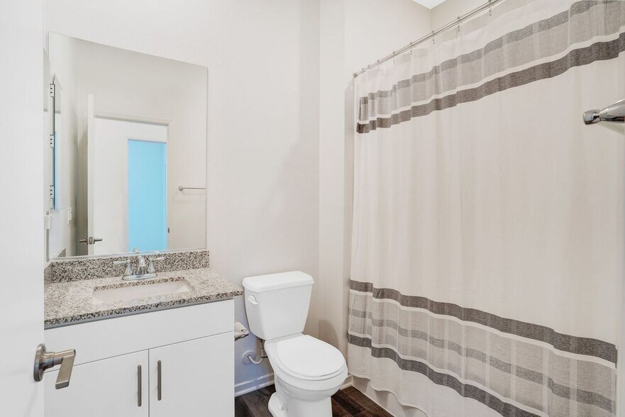 Building Photo - 5406 Beach Bluff Ln