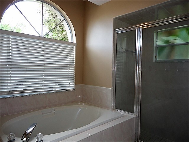 Building Photo - 1427 Kinsmere Dr