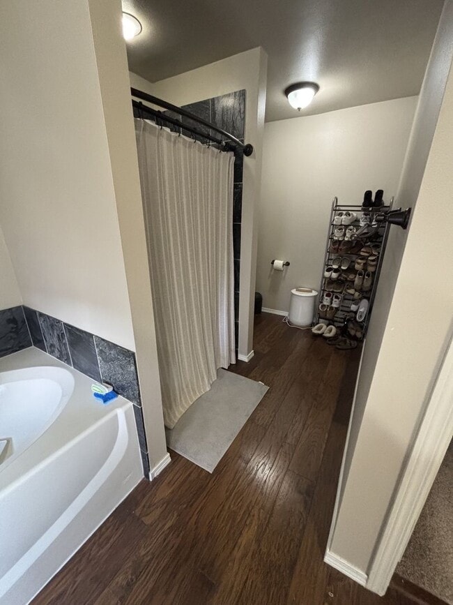 Building Photo - Beautiful 4-bedroom Dupont home