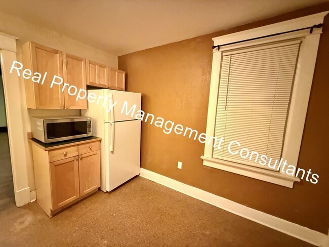 Building Photo - Beautiful Historic 2 bedroom Duplex