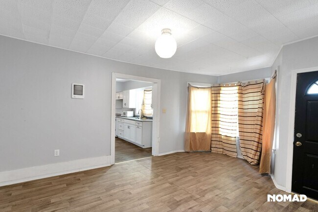 Building Photo - Charming 2BR Duplex in Salem