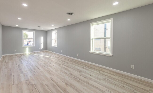 Building Photo - 5409 Ave D