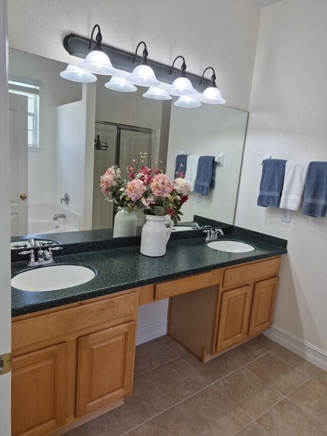 Building Photo - Beautiful 4 bedroom, 2.5 bath home with 2,444 sq. ft. in Harmony