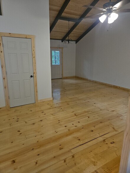 Building Photo - 3860 Gardiner Rd