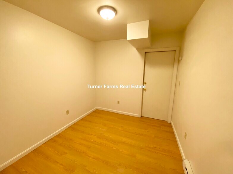 Building Photo - 2 Shepherd Ave