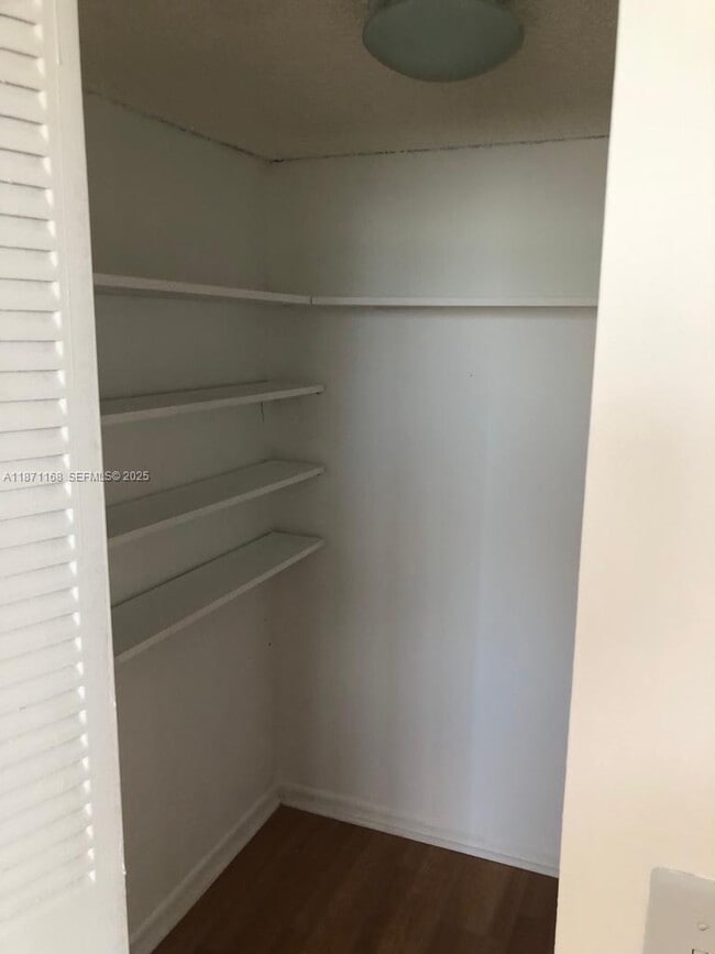 Building Photo - 16465 NE 22nd Ave