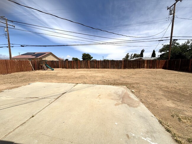 Building Photo - Priced to Rent Fast!!