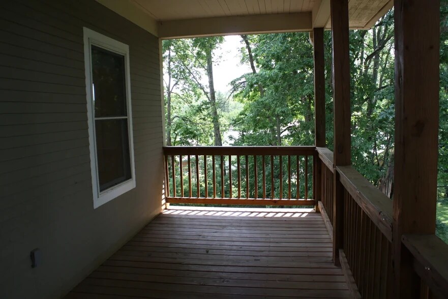 Building Photo - 440 E 2nd St