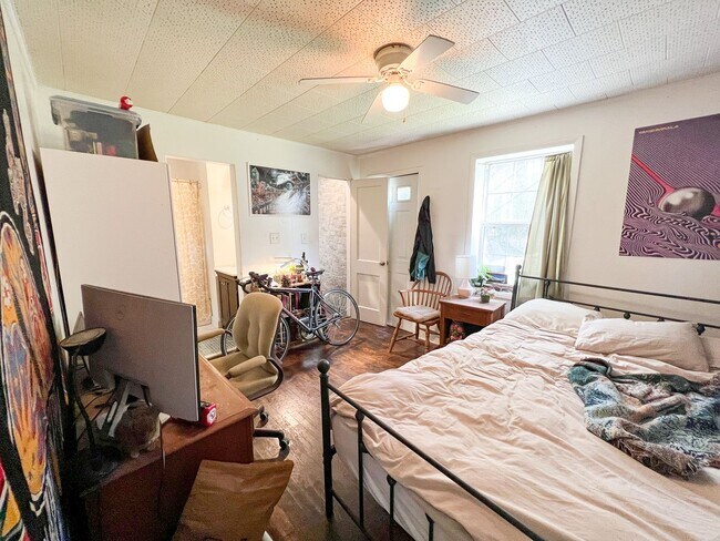 Building Photo - 1824 NW 5th Ave