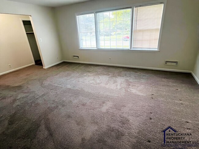 Building Photo - Beautiful East End Home in Rolling Hills – Prime Louisville Location!