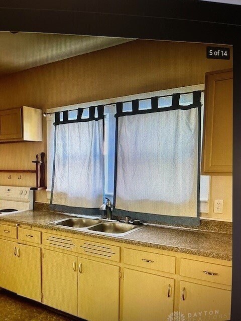 Building Photo - 423 S 2nd St