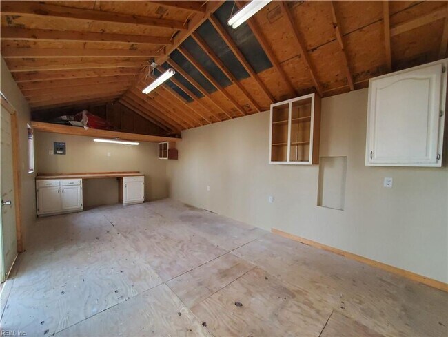 Building Photo - 2716 River watch Dr
