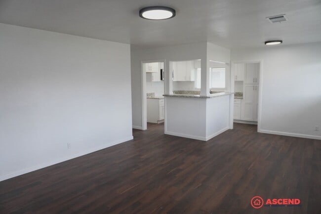 Building Photo - Home in Southeast Bakersfield!