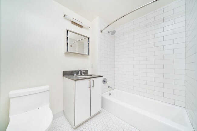 Building Photo - Gorgeous Two Bedroom with Floor to Ceiling Windows