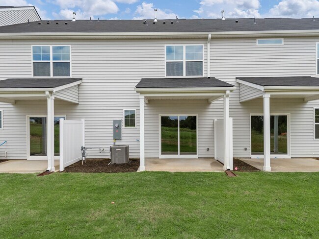 Building Photo - Modern Comfort Meets Southern Charm – New ...