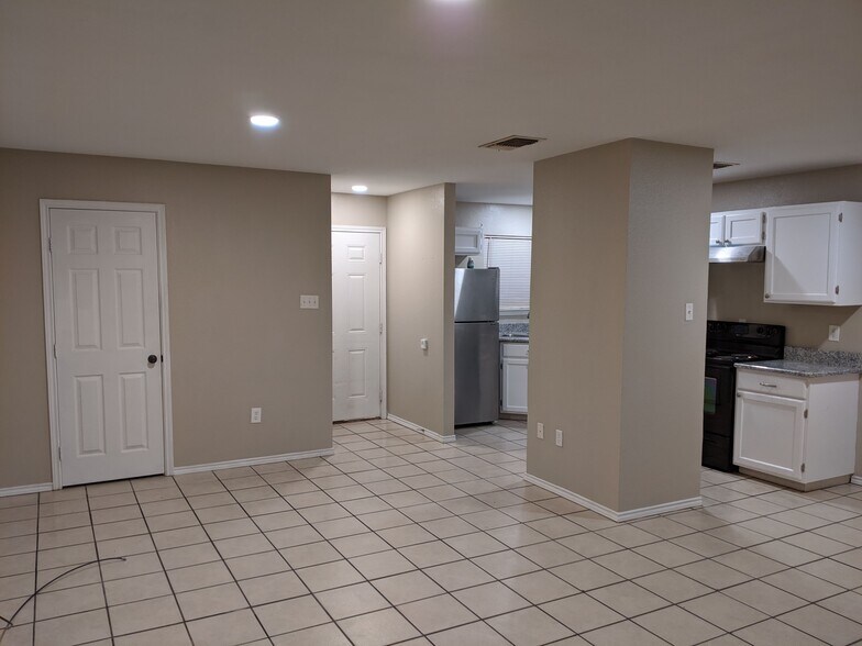 Building Photo - 540 Waco St