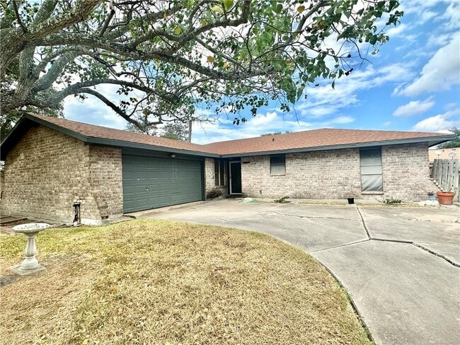 Building Photo - 1902 Falcon Dr