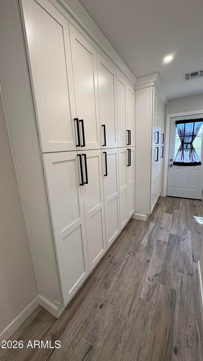 Building Photo - 4422 W Greenway Rd