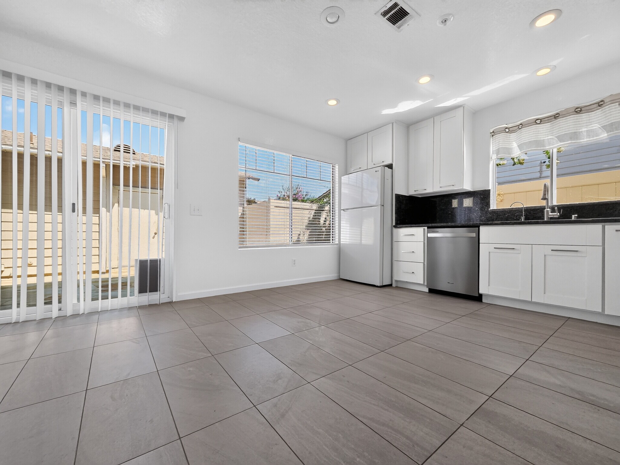 Kitchen - 1065 E Broadway